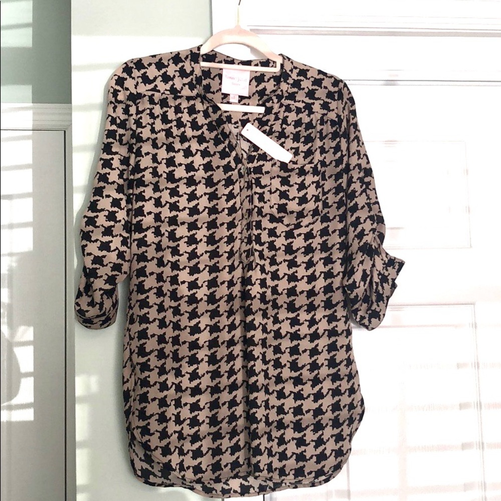 ✨NWT✨Romeo & Juliet Couture Blouse (small)